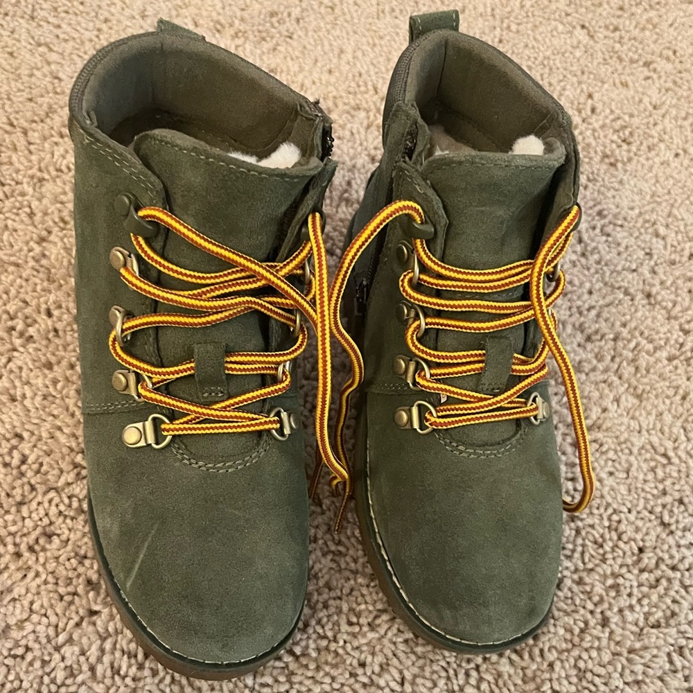 UGG kids boot size us 13